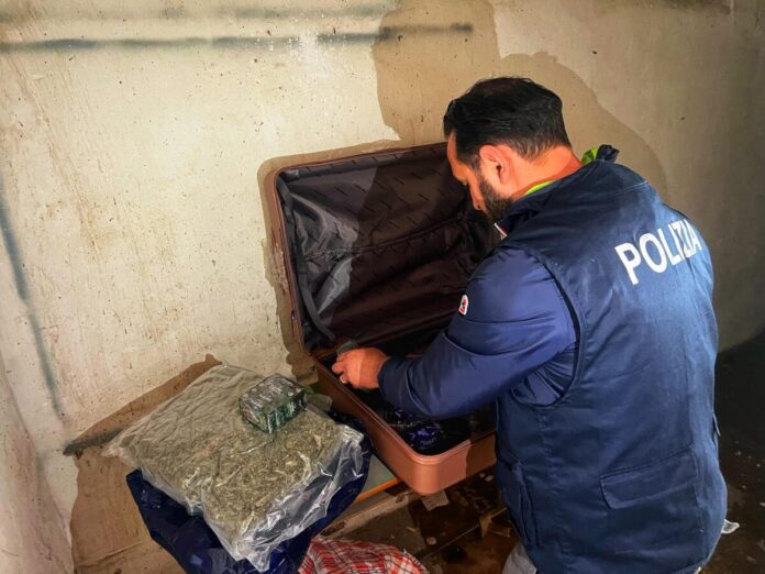 Polizia Gela, droga in garage