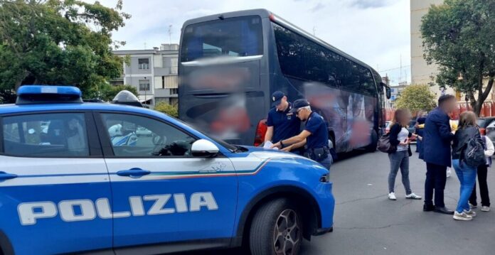 SICUREZZA STRADALE LA POLIZIA DI STATO RILEVA IRREGOLARITA’ NEI MEZZI PER ACCOMPAGNARE IN GITA GLI STUDENTI DI UN ISTITUTO SCOLASTICO DI ACIREALE 2