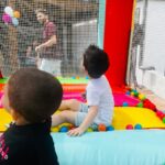 attività per bambini in una struttura Csr
