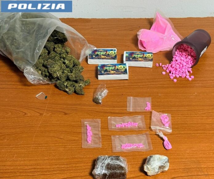 MAXI SEQUESTRO DI DROGA SINTETICA A CATANIA LA POLIZIA DI STATO SCOPRE NASCONDIGLIO CON OLTRE 700 PASTICCHE PRONTE PER ESSERE SPACCIATE