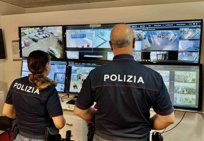 RUBA UN OROLOGIO DA 15MILA EURO AI CONTROLLI E SI IMBARCA PER MILANO INCASTRATO DALLE TELECAMERE. 73ENNE DENUNCIATO DALLA POLIZIA DI STATO