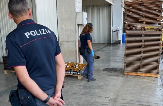 Polizia, controlli al Mercato di Vittoria