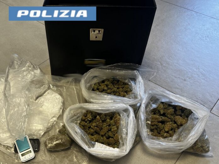MARIJUANA E HASHISH IN CAMERETTA 15ENNE ARRESTATO DALLA POLIZIA DI STATO