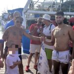 Nicosia padre e figlio con la bandiera