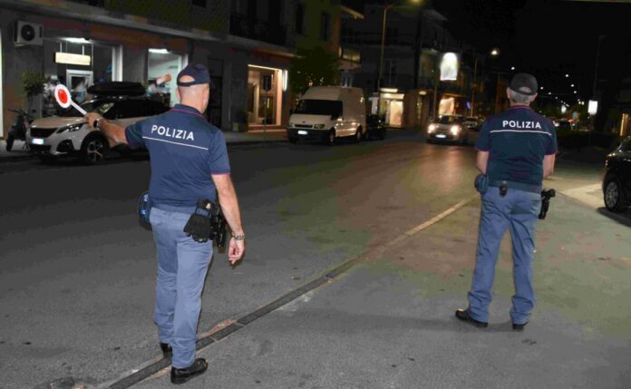 - CONTROLLI DELLA POLIZIA DI STATO NEI DIVERSI COMUNI DEL CALATINO VERIFICHE NEI LOCALI, NELLE STRADE E NELLE CONTRADE DI CALTAGIRONE, SCORDIA, VIZZINI, LICODIA EUBEA E MILITELLO IN