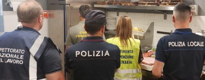 Controlli in ristorante, foto di repertorio