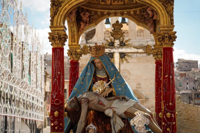 Il simulacro di Maria Santissima Addolorata a Monterosso Almo