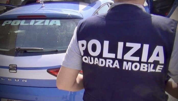 PLURIPREGIUDICATO FERMATO IN STRADA DALLA POLIZIA DI STATO AVEVA COCAINA E MARIJUANA