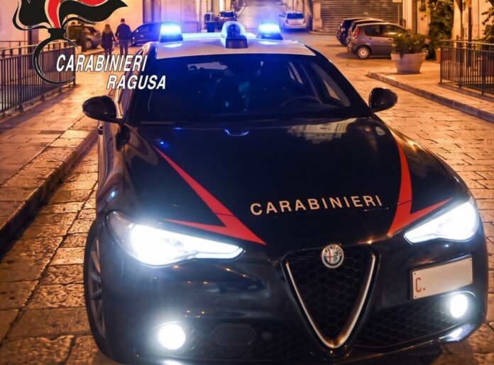 MODICA SORPRESI A RUBARE GASOLIO DA UN CAMION IN SOSTA